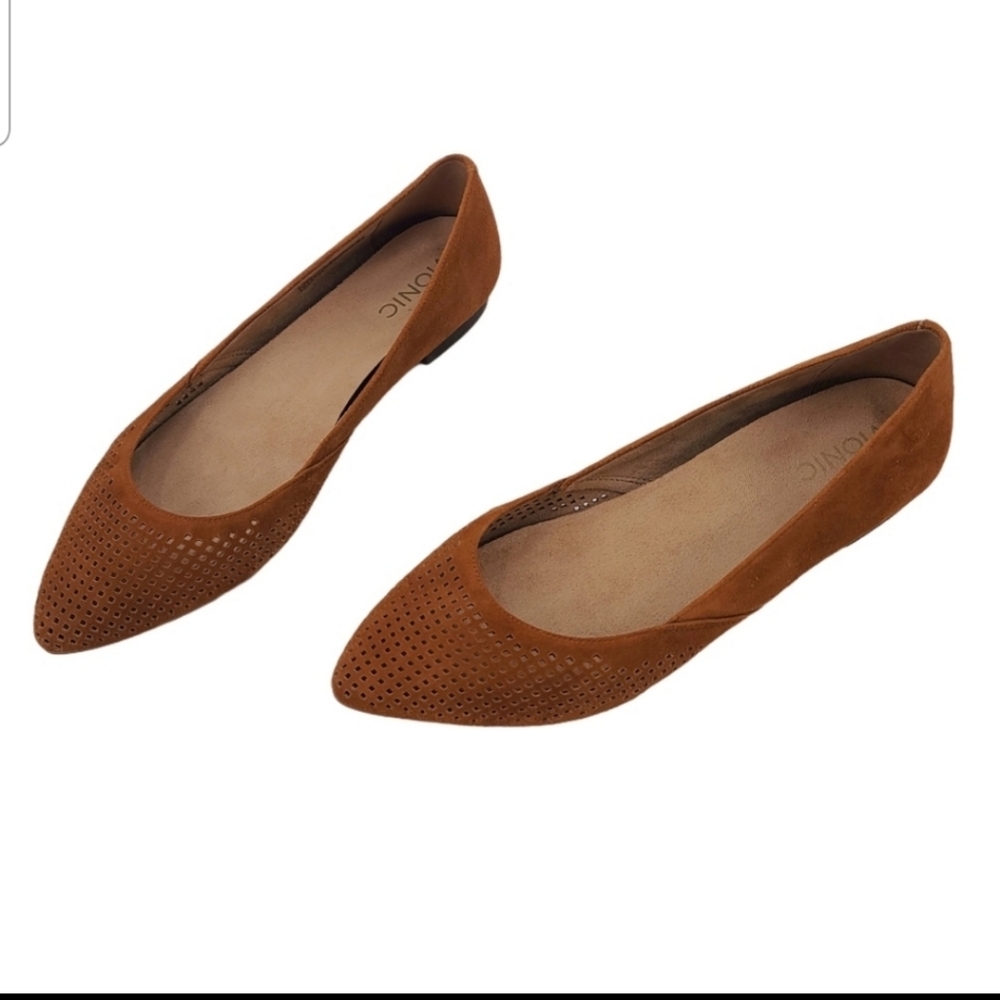 Vionic Posey Pointed Toe Perforated Flats Size 9.5